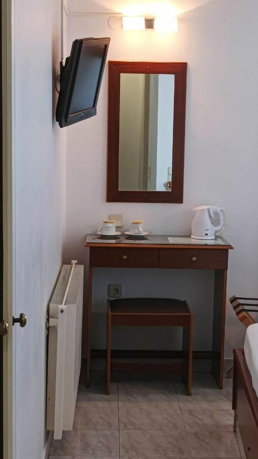 Leonidas Hotel