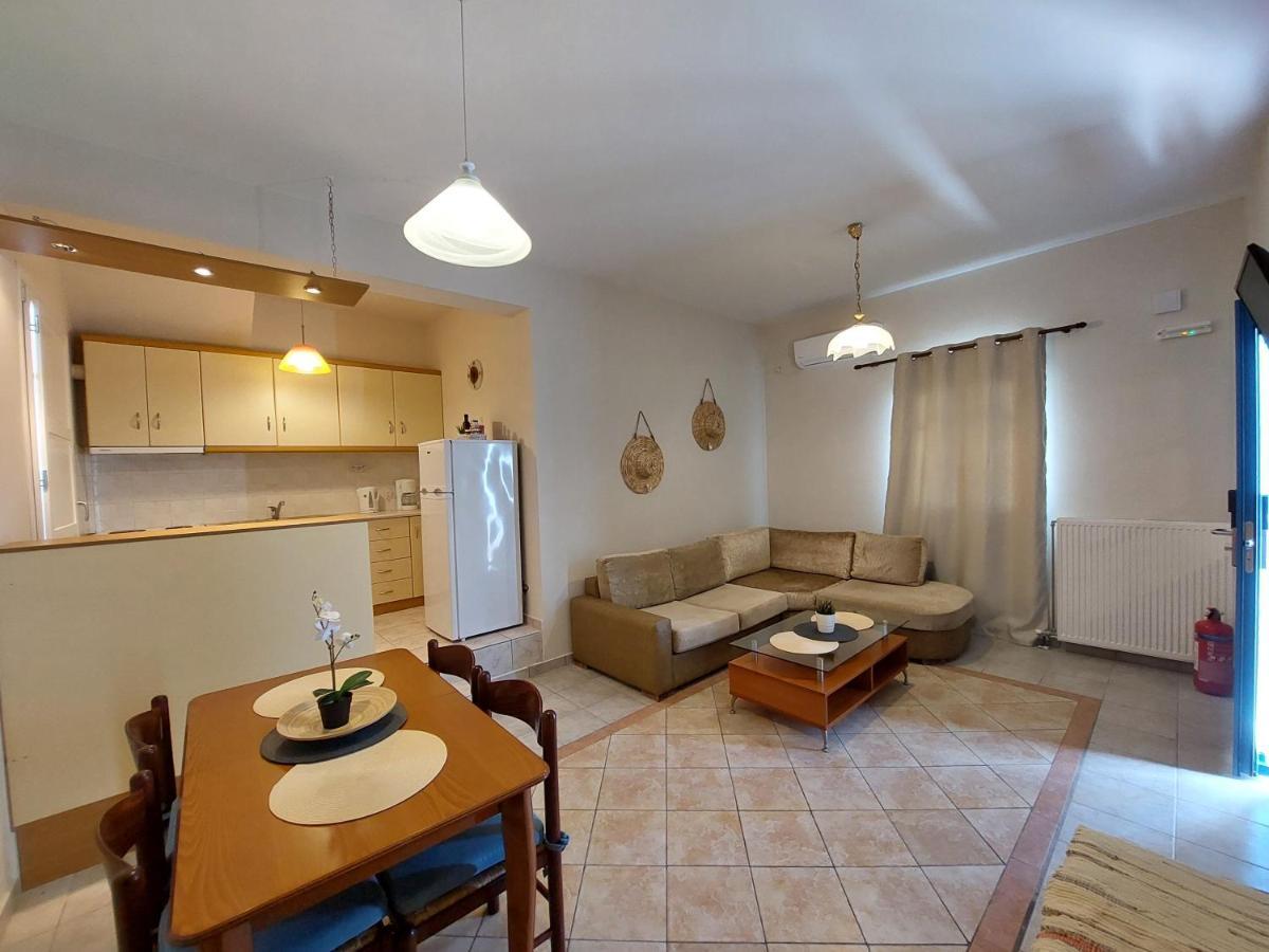 Vira Vivere 3* Plaka (Milos)