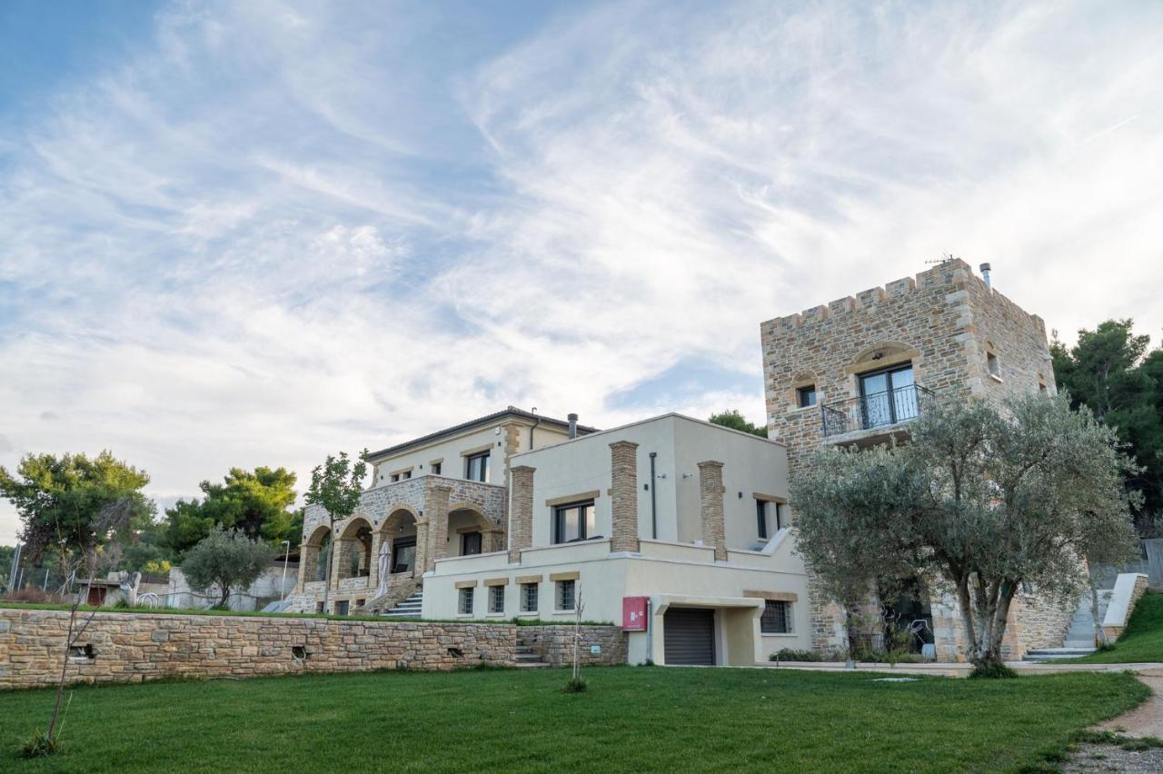 / Sea View And Pool Nearby Athens Villa *