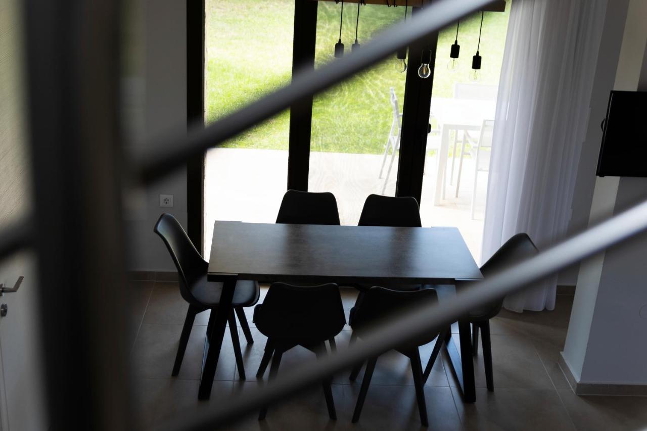 Villa Friday Mood By Diomedes Group