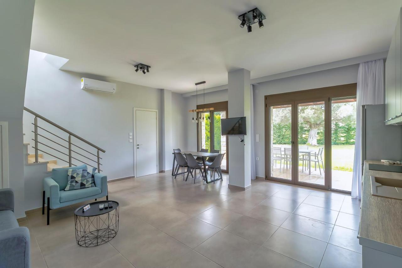 Villa Friday Mood By Diomedes Group *