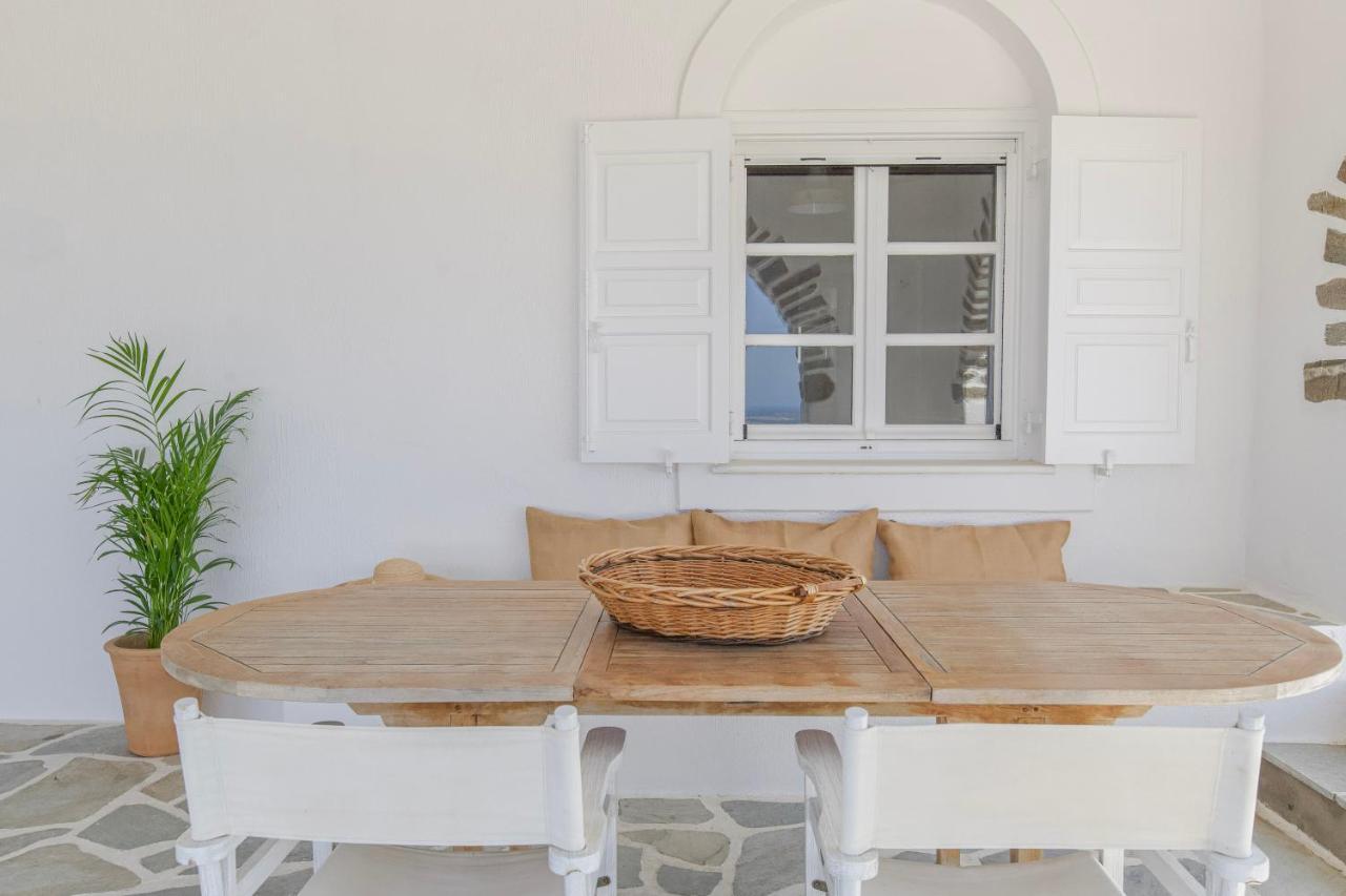 Anthemion Paros - & *