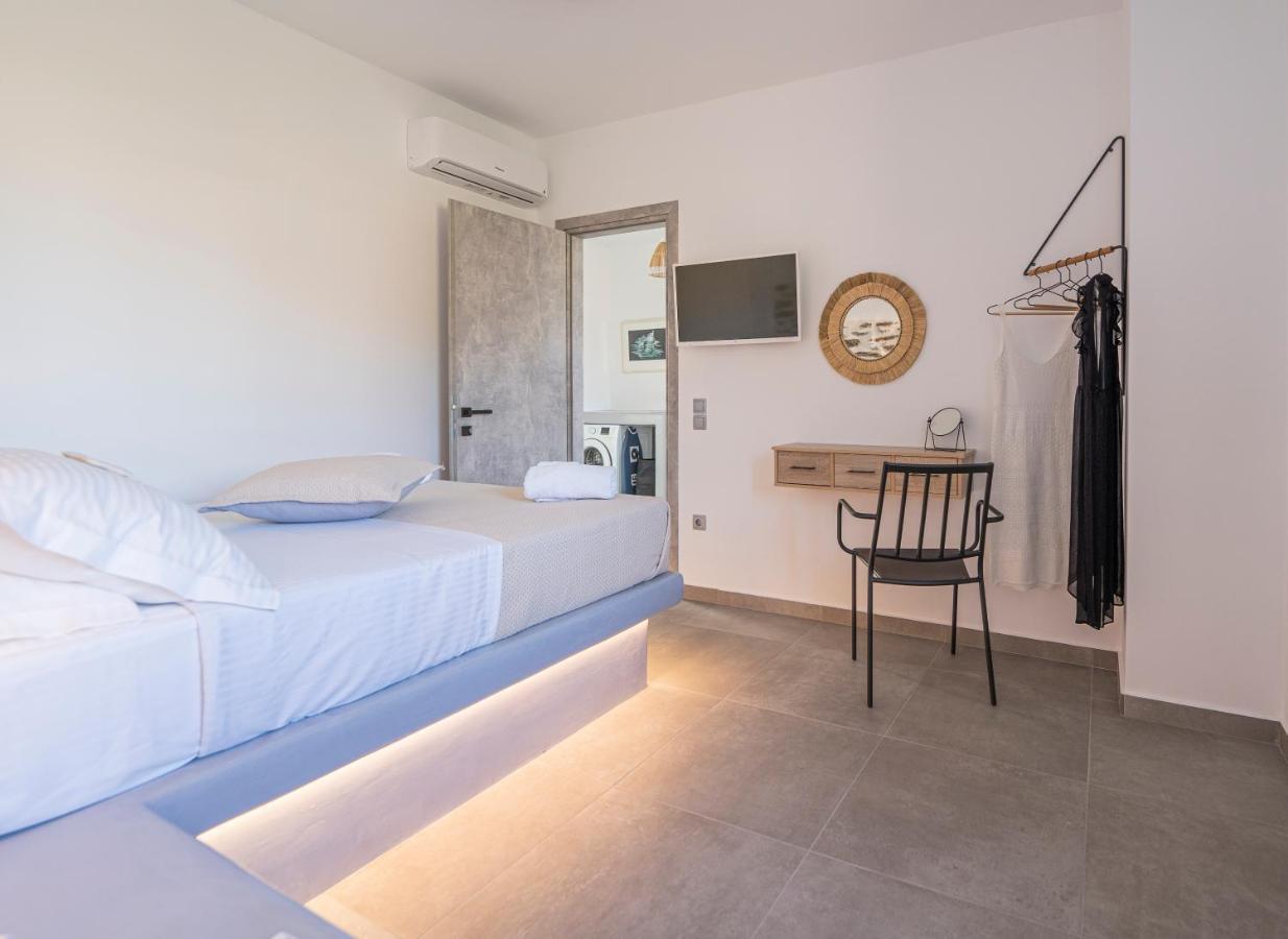 Santa Marina Syros * Liaropa