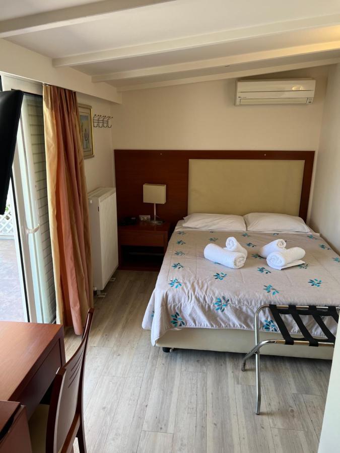 Hotel Frini 3*