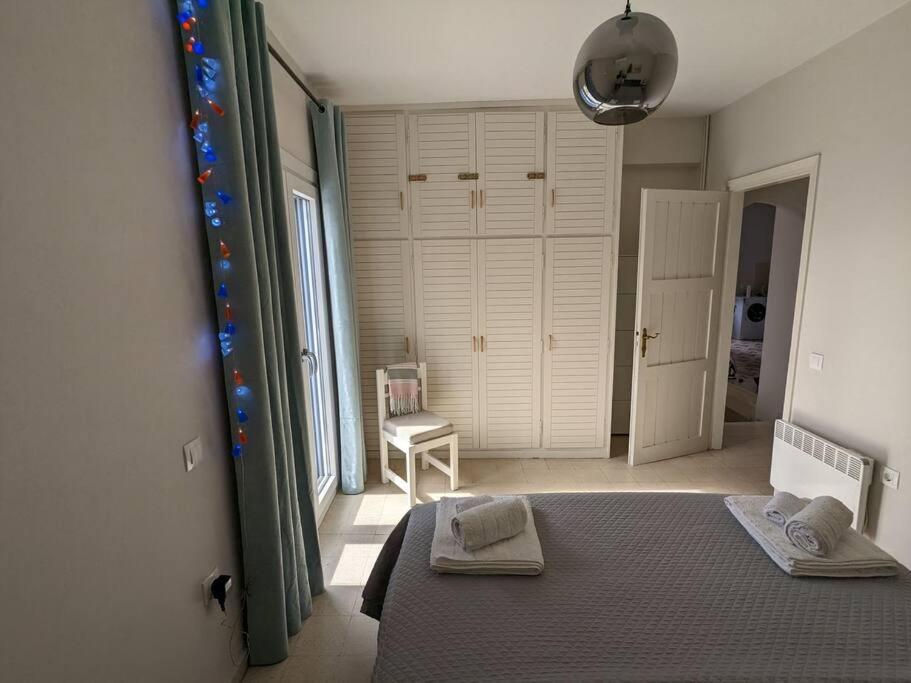 Comfortable 2-bedroom With Balcony & Port View Adamantas (Milos)