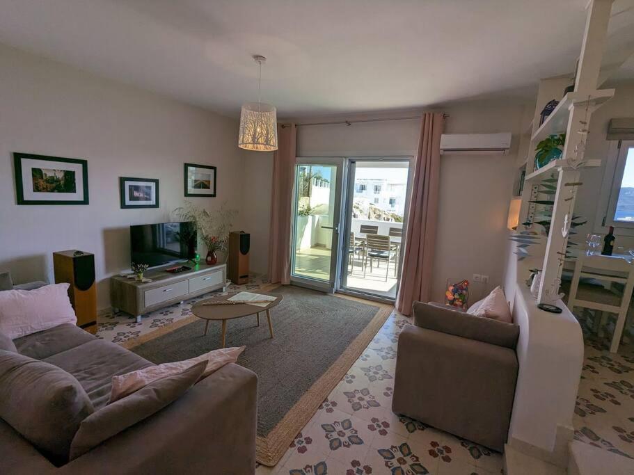 Apartment Comfortable 2-bedroom With Balcony & Port View Adamantas (Milos)