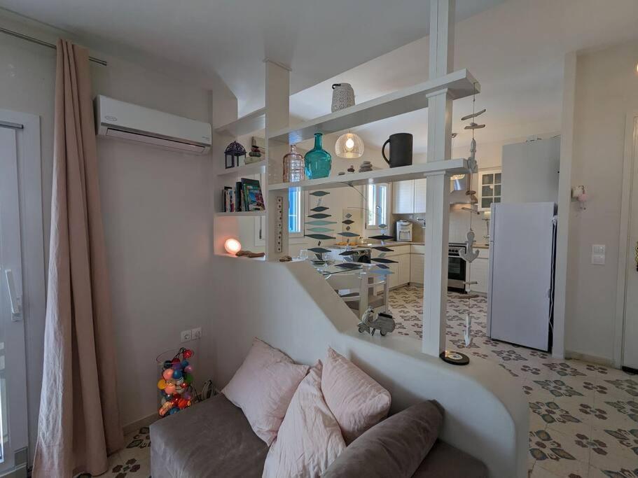 Comfortable 2-bedroom With Balcony & Port View * Adamantas (Milos)