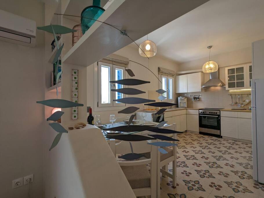 Comfortable 2-bedroom With Balcony & Port View *