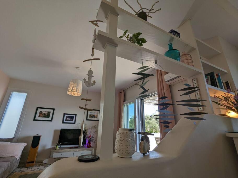 Comfortable 2-bedroom With Balcony & Port View *
