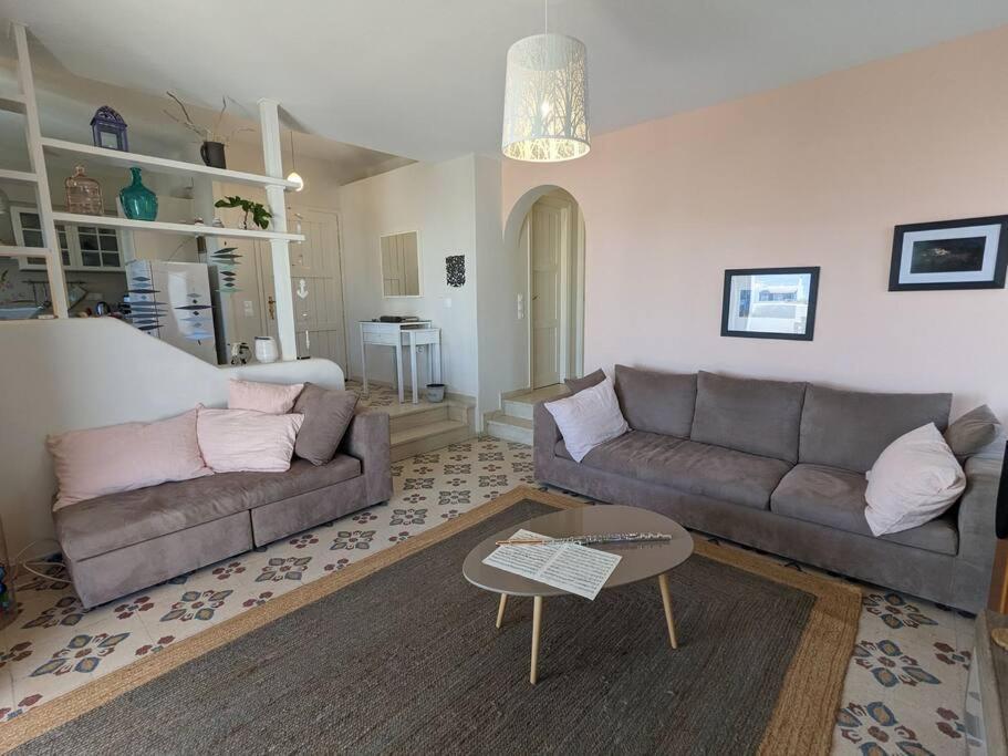 Comfortable 2-bedroom With Balcony & Port View * Adamantas (Milos)