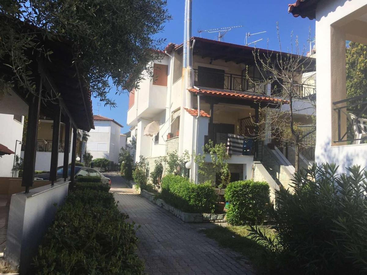 Front In * Pefkochori