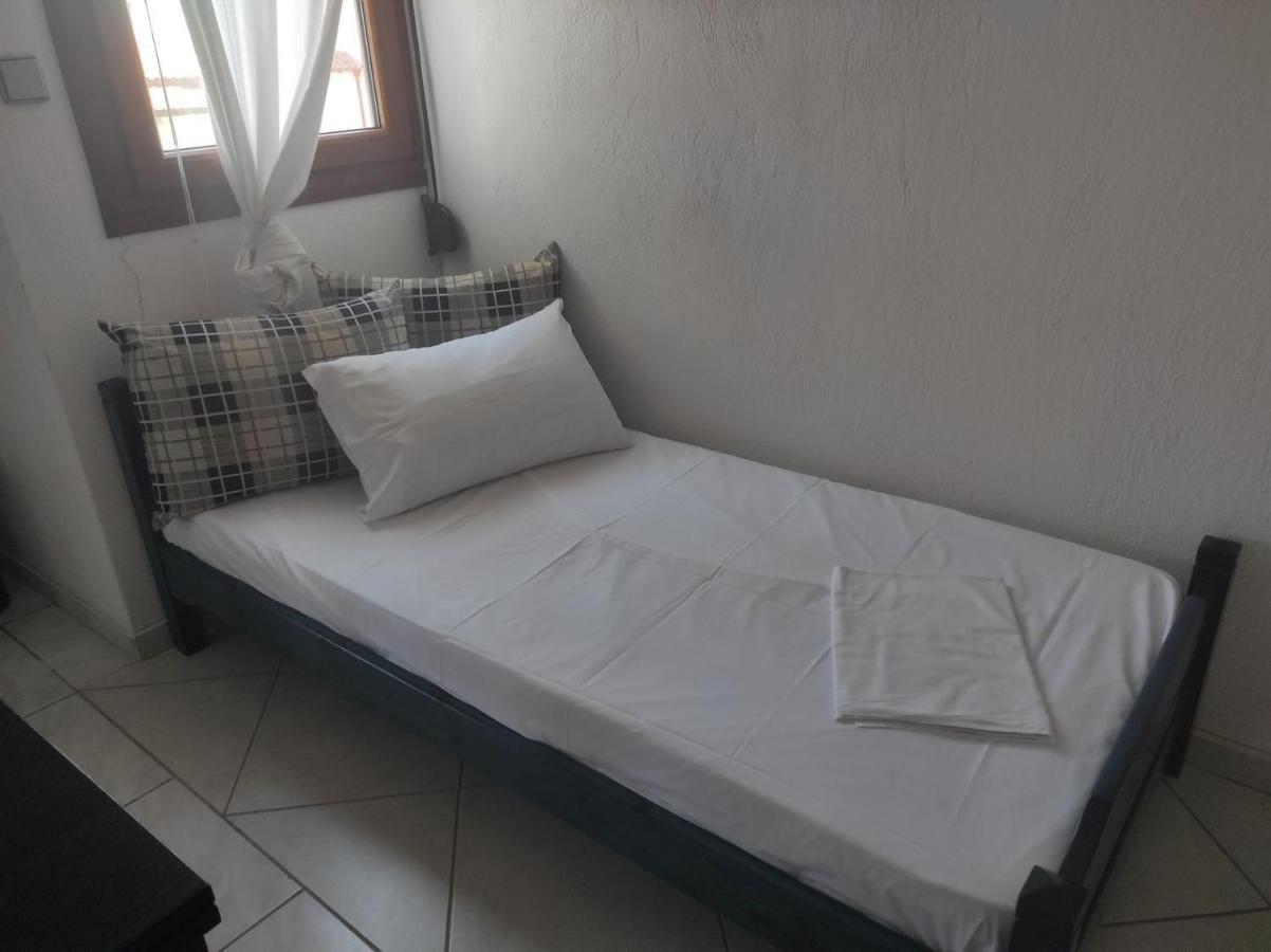 Front In Apartment *