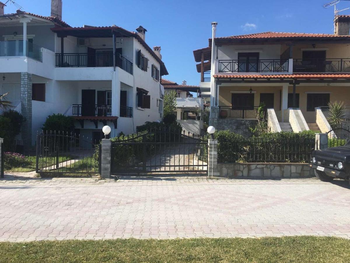Front In Pefkochori