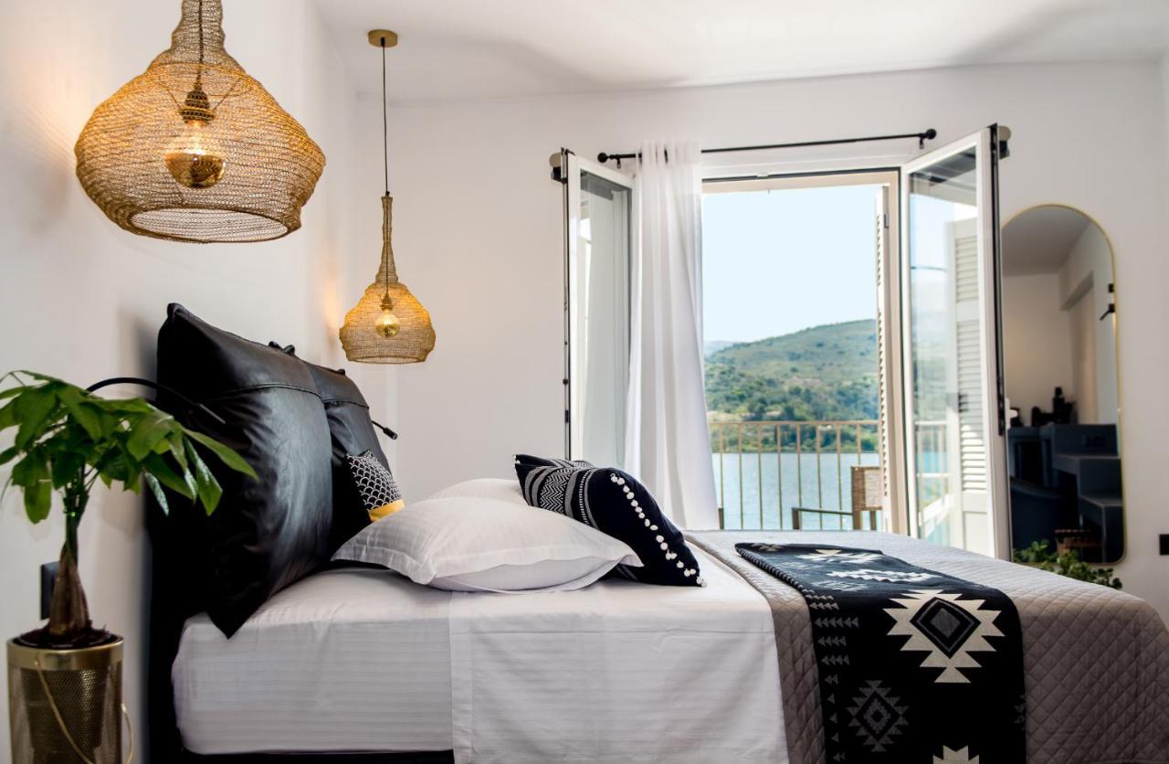 A & B Minimal ιι With Sea View In *