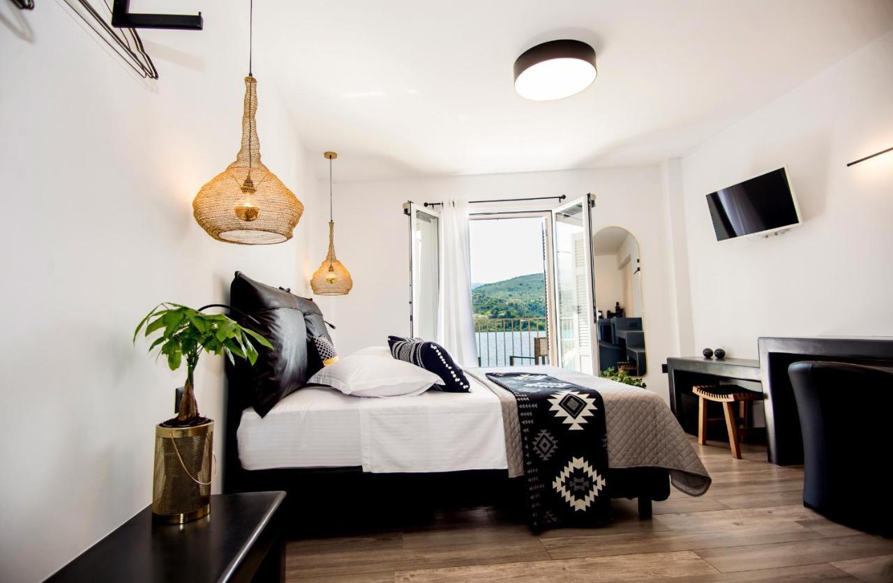 Apartment A & B Minimal ιι With Sea View In