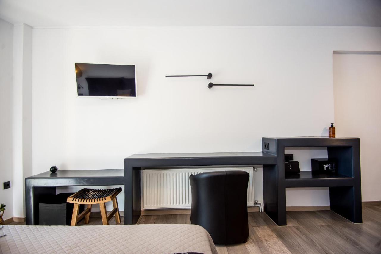 A & B Minimal ιι With Sea View In Apartment