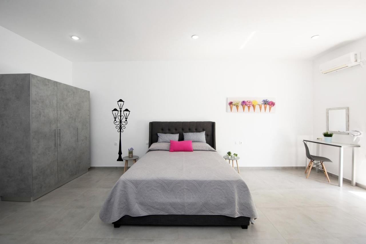 Maria Studios & Apartment