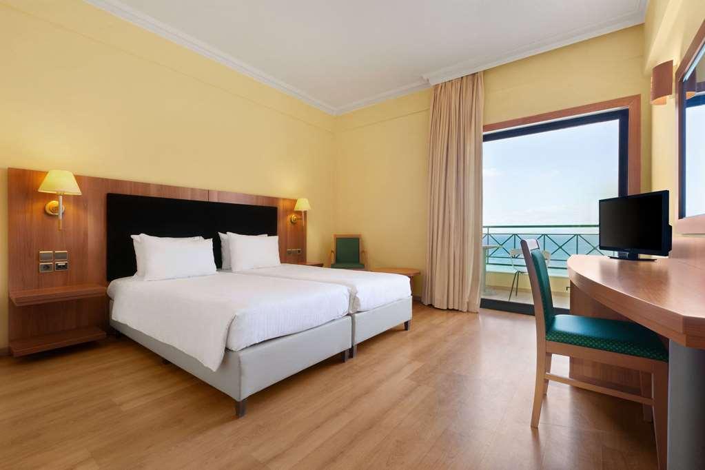 Hotel Ramada By Wyndham, Athens Club Attica Riviera 5*