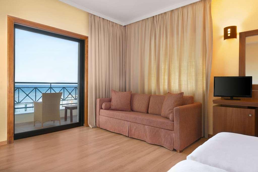 Ramada By Wyndham, Athens Club Attica Riviera 5*