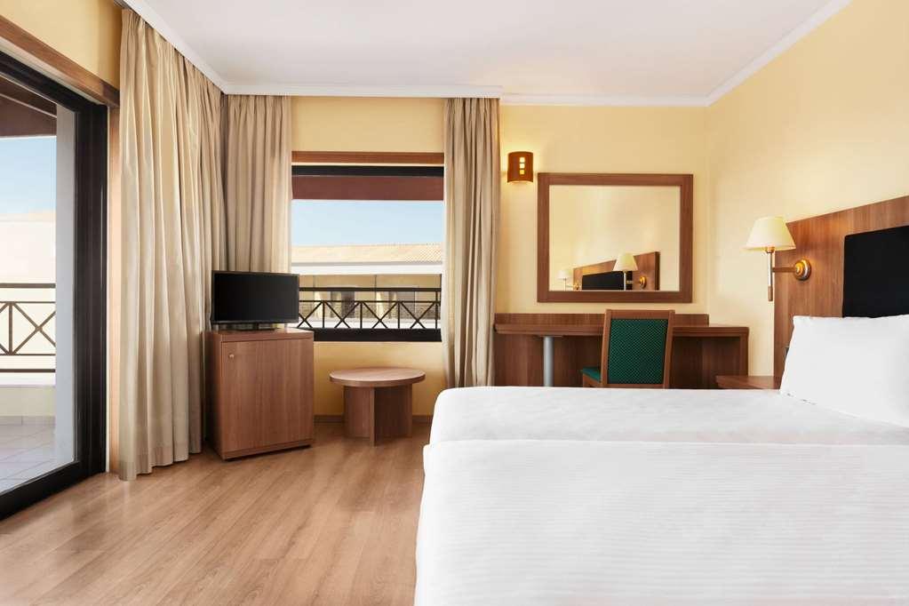 Hotel Ramada By Wyndham, Athens Club Attica Riviera 5*