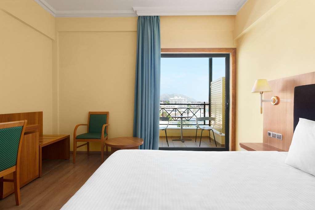 Ramada By Wyndham, Athens Club Attica Riviera 5*