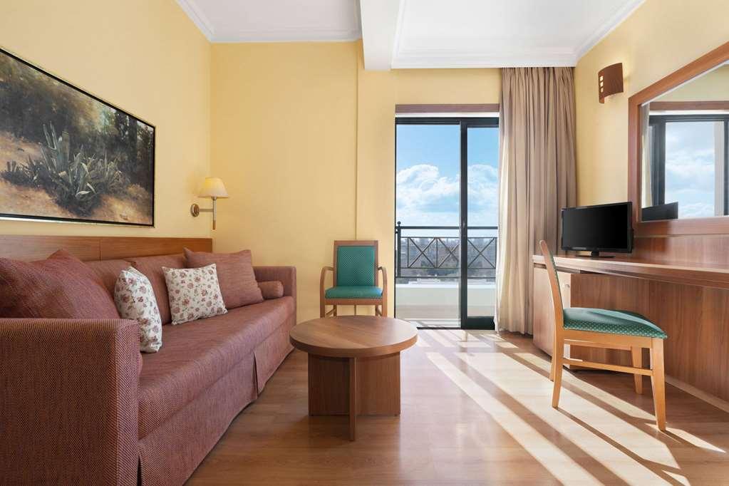 Hotel Ramada By Wyndham, Athens Club Attica Riviera