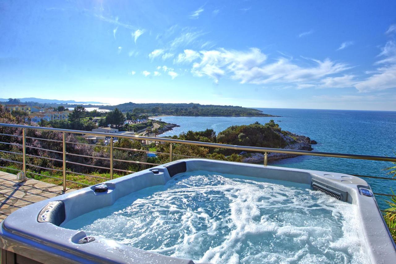 Villa Beachfront Seasun By Posarellivillas *