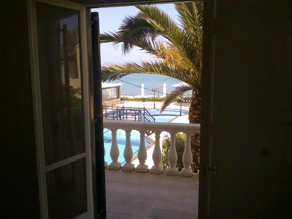 Front Salvanos 2* Acharavi (Corfu)