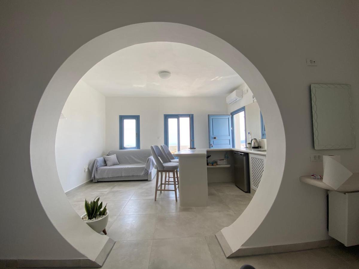 Ena Santorini