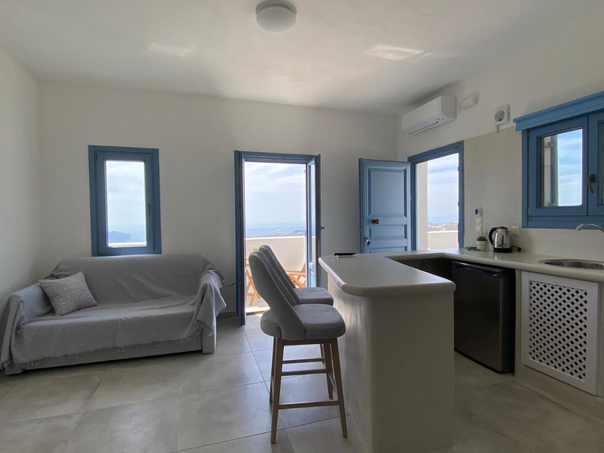Ena Santorini