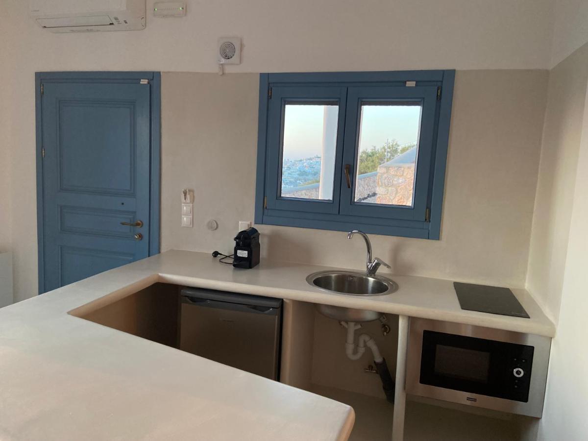 Ena Santorini *