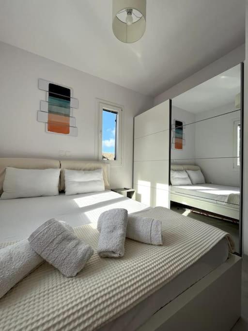 Minimal Blue With Sunset View In * Parikia (Paros)