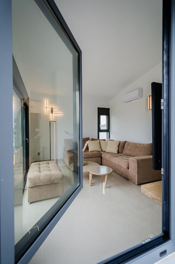 Salandore Blue * Finikounta