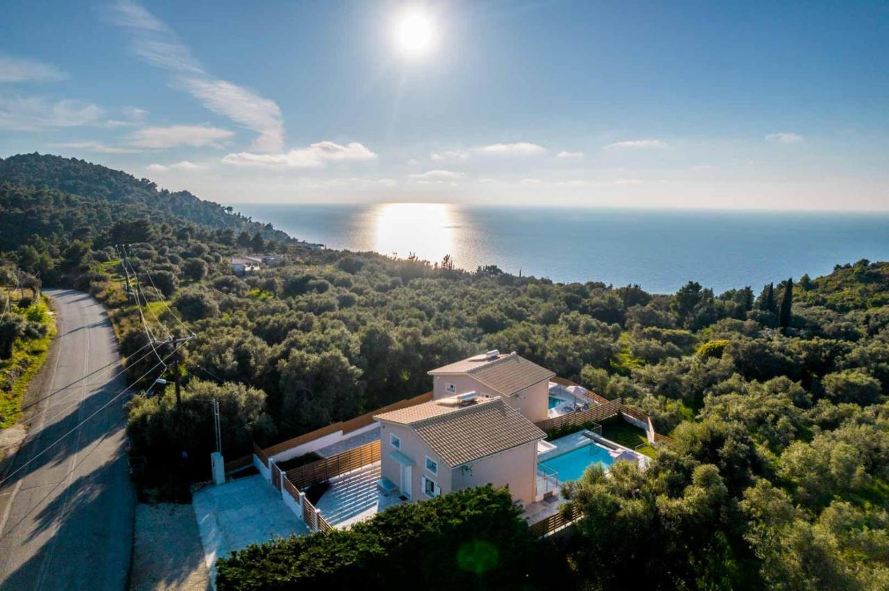 Elianthos Luxury Villa Tsoukaladhes