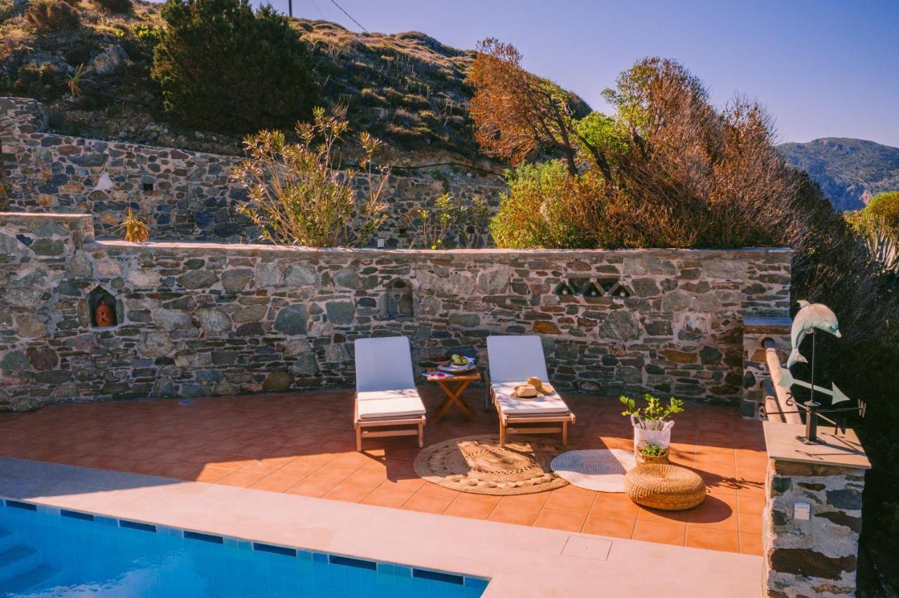 Delfini Villa Kini
