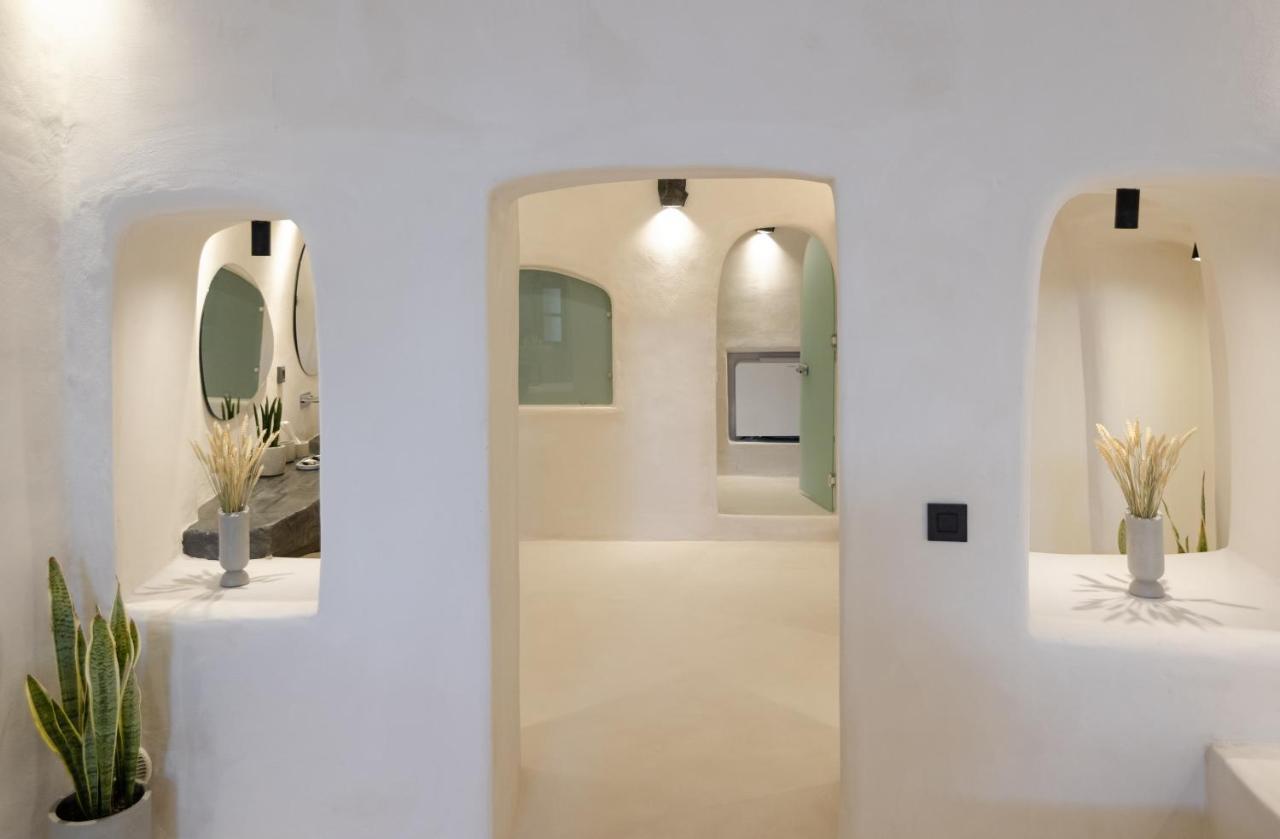 One Of One - Aurelia * Oia (Santorini)