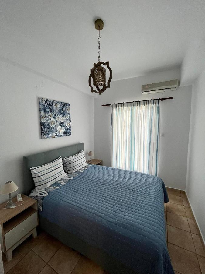 Notos Sea Front Glossa