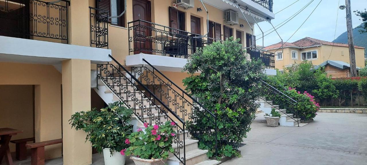 Vaso Apartment Nikiana