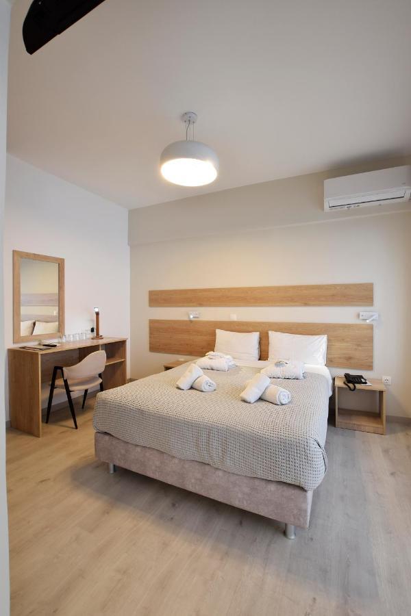 Hotel John's 3*