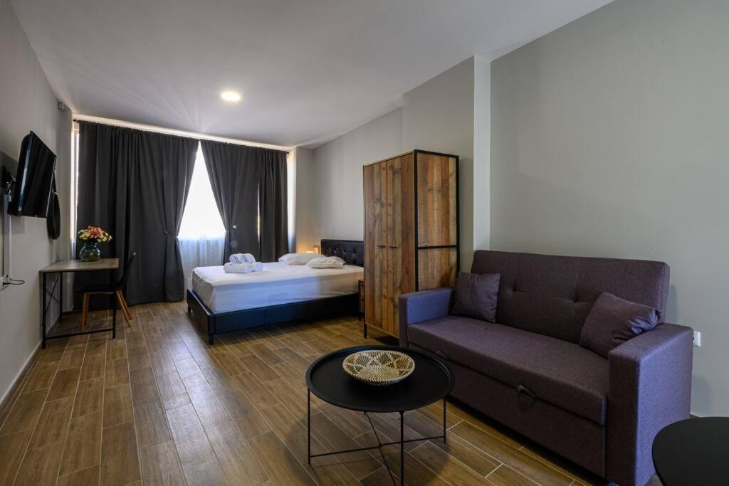 Stylish Urban Haven Apartment Kalamata