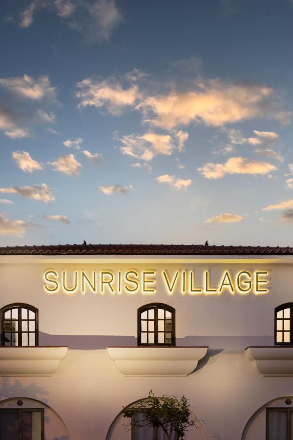Hotel Sunrise Village