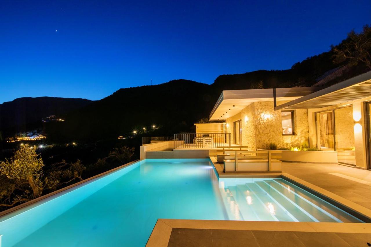 Ble Villa Katavolos