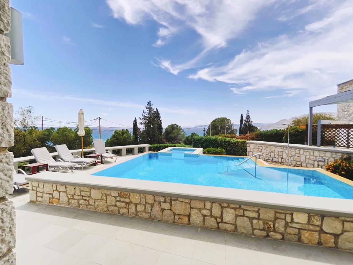 Villa Costamare - Enjoy Lazy Days On The Private Pool-Jacuzzi Villa *