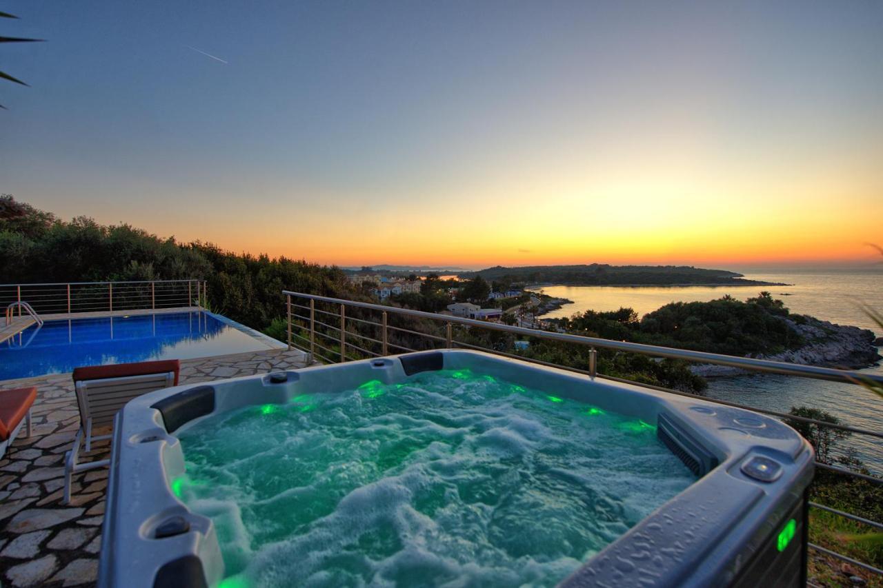 Beachfront Seasun By Posarellivillas Villa *