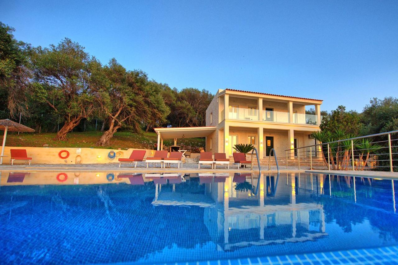 Beachfront Seasun By Posarellivillas Villa