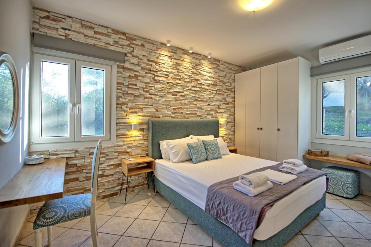 Beachfront Seasun By Posarellivillas Villa