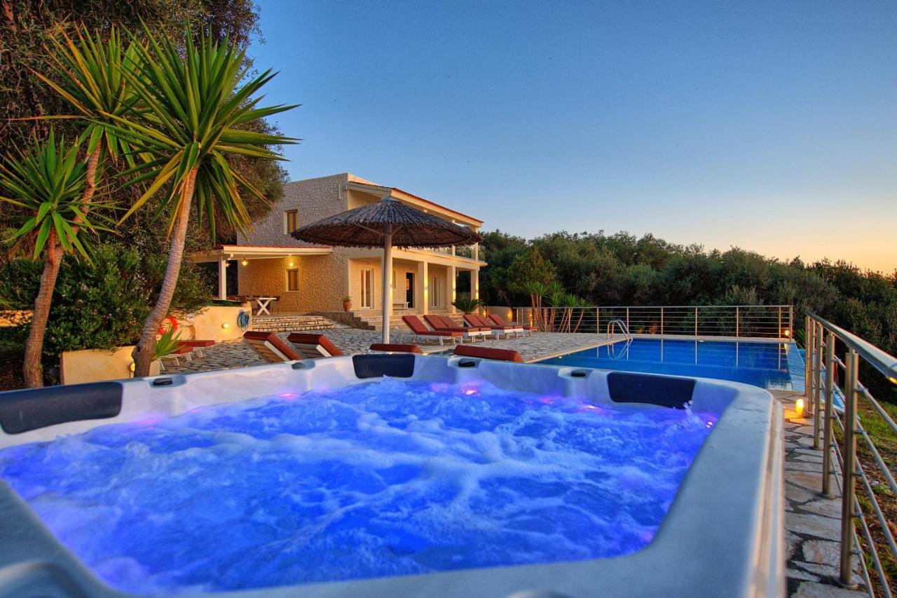 Beachfront Seasun By Posarellivillas Villa *
