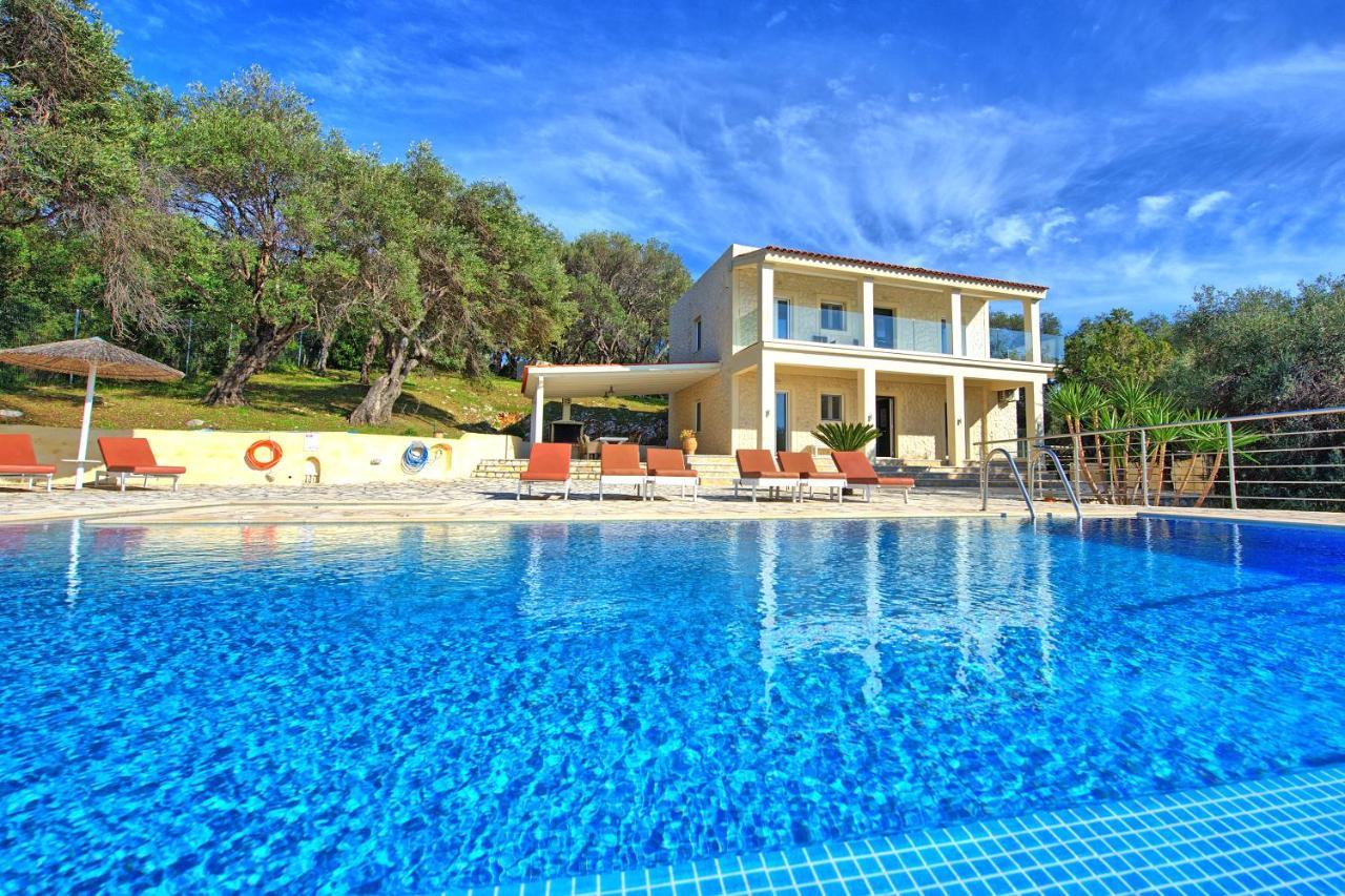 Beachfront Seasun By Posarellivillas Villa