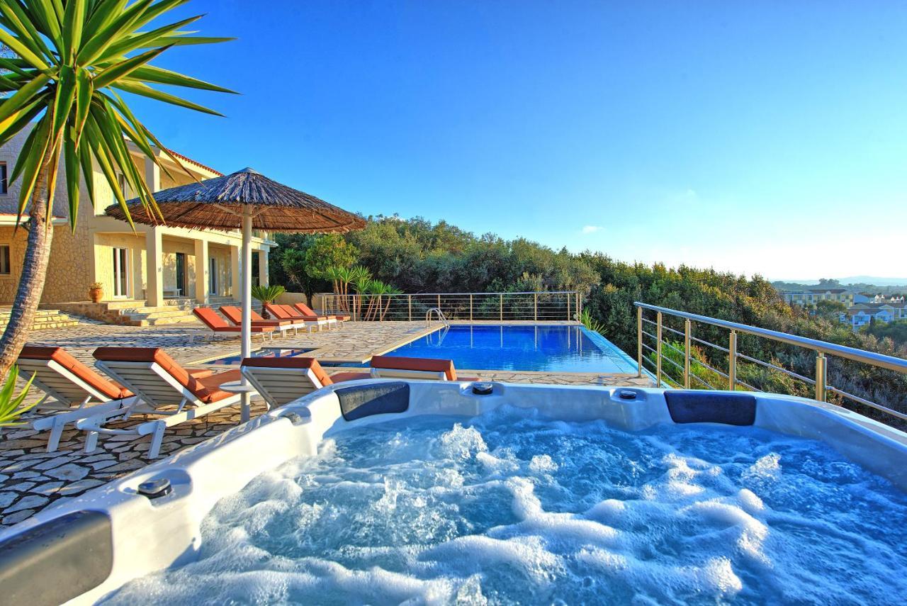 Villa Beachfront Seasun By Posarellivillas