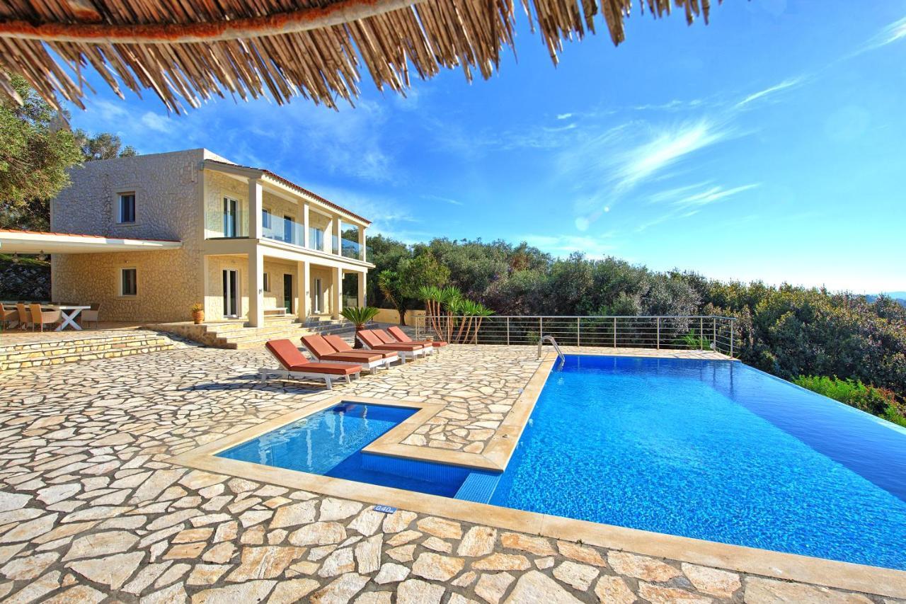 Villa Beachfront Seasun By Posarellivillas